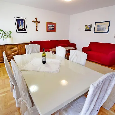 Apartment Spacious In With Balcony Zadar