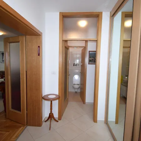 Apartment Spacious In With Balcony Zadar