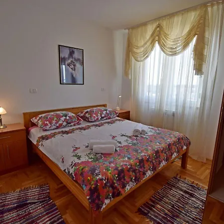 Spacious In With Balcony * Zadar