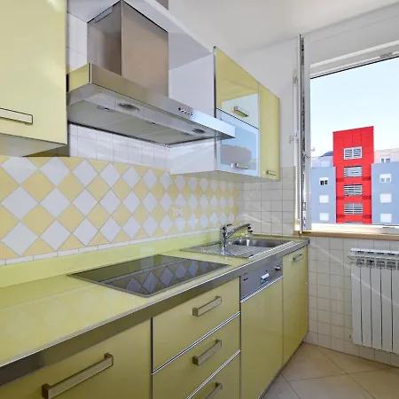 Spacious In With Balcony * Zadar