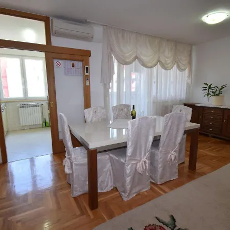 Spacious In With Balcony Zadar