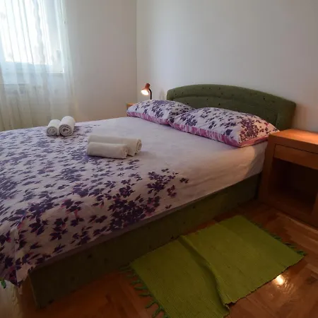 Apartment Spacious In With Balcony